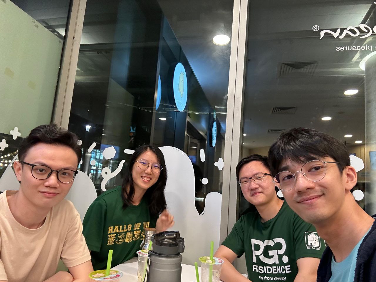 Meetup between interns based in Singapore few weeks after the internship has concluded